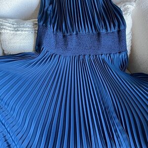 Elegant Blue Pleated Dress